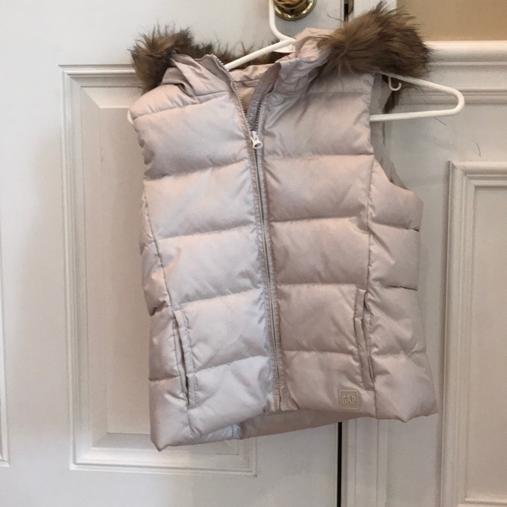 Cream Gap vest in great condition with fur hood